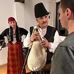 The Pine Living - Πανσιόν